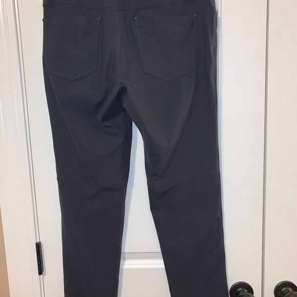 Men’s Lululemon pants - Picture 2 of 3